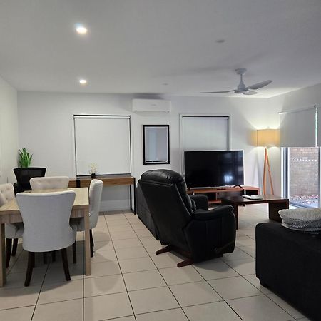 Quarterdecks Retreat Villa Urangan Exterior photo