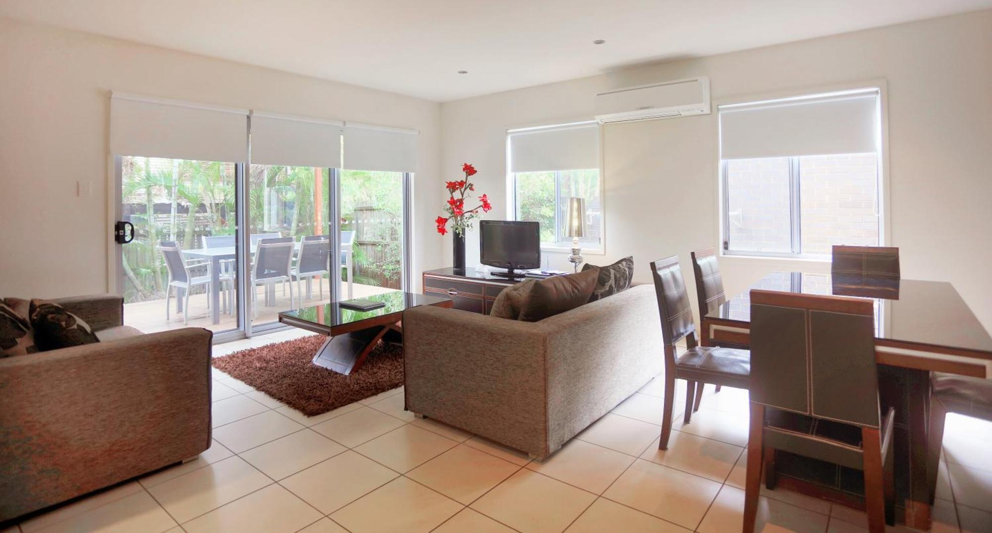 Quarterdecks Retreat Villa Urangan Room photo
