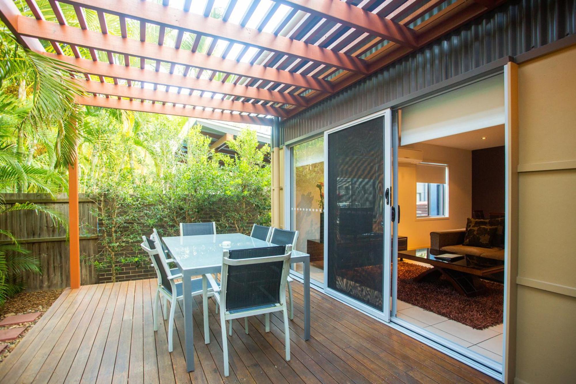 Quarterdecks Retreat Villa Urangan Room photo