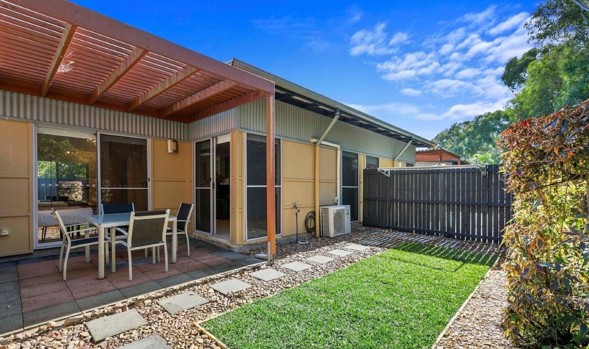 Quarterdecks Retreat Villa Urangan Exterior photo