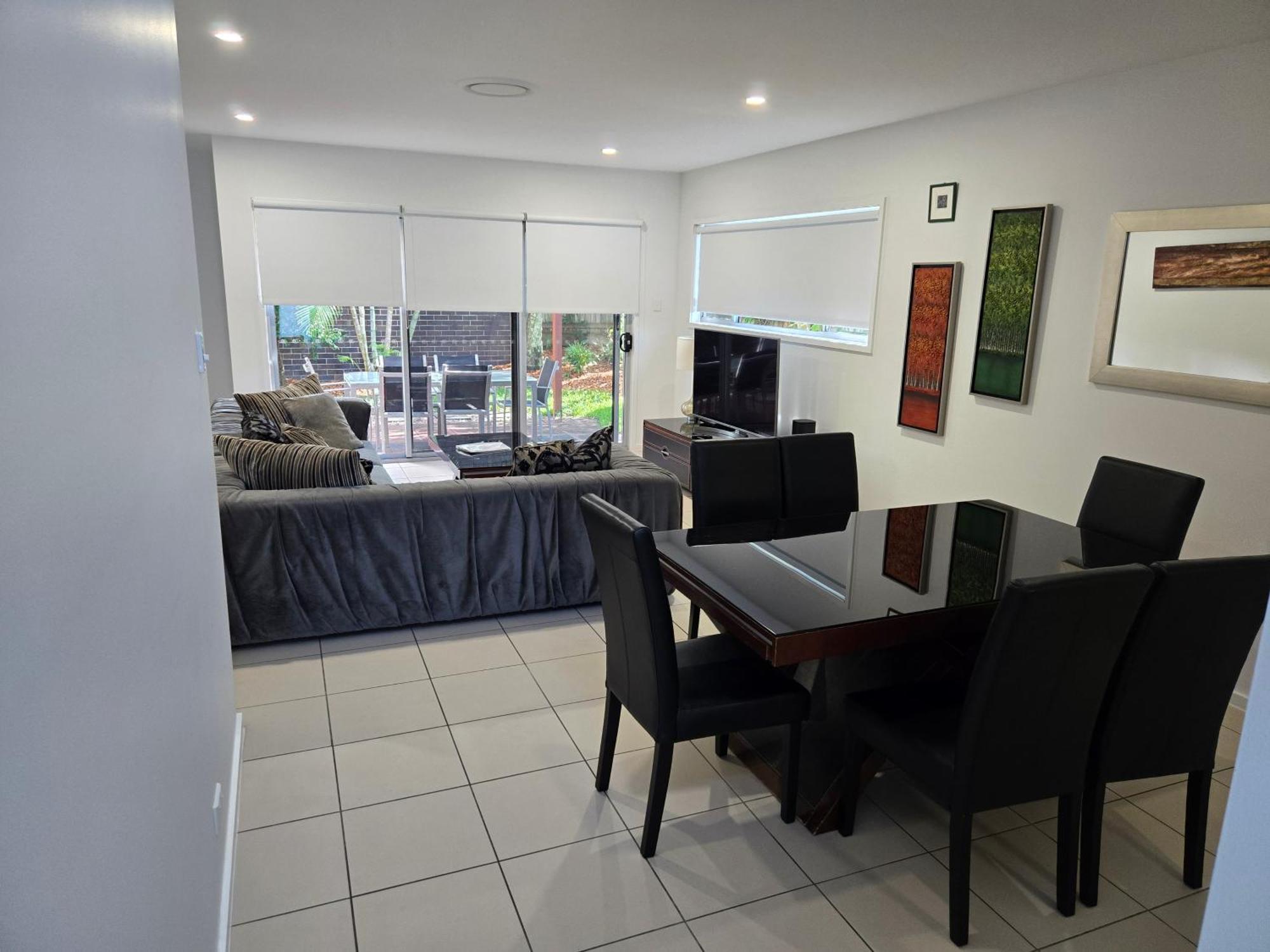 Quarterdecks Retreat Villa Urangan Exterior photo